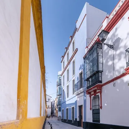Luxurious Overlooking Casa Pilatos Apartment *