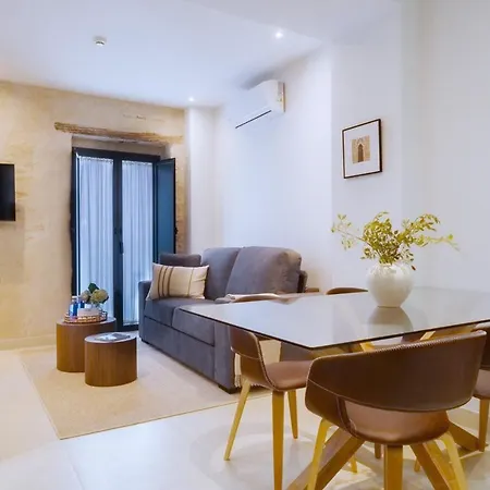 Luxurious Overlooking Casa Pilatos Апартаменты *